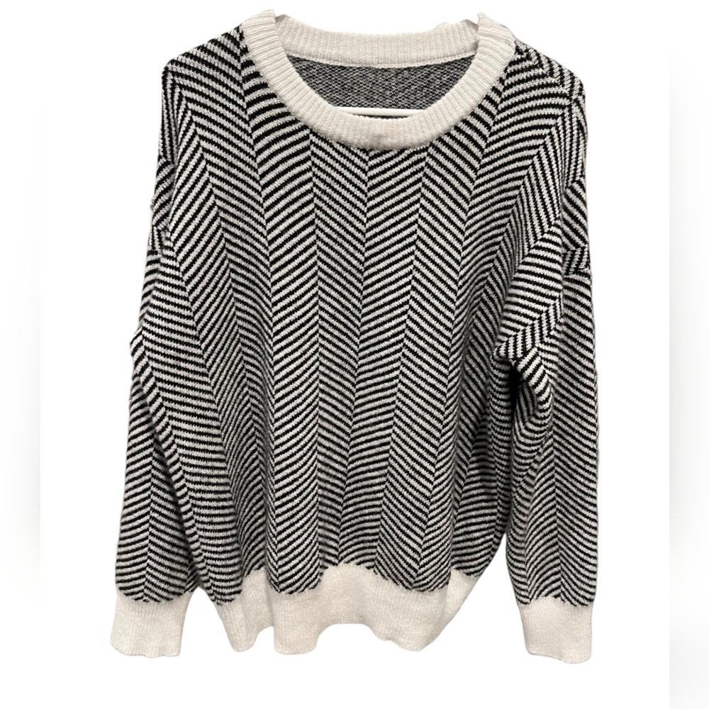 Black and White Long Sleeve Sweater XL